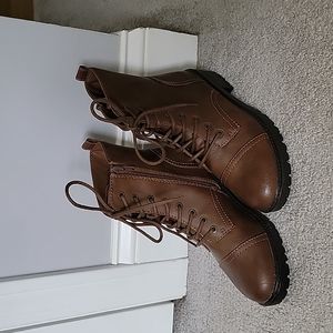 New Universal thread boots * listed Sept 20 2022*